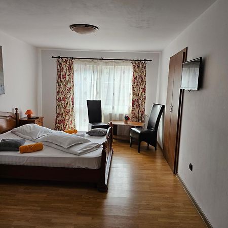 Pensiunea Kyfana Zărneşti Kültér fotó